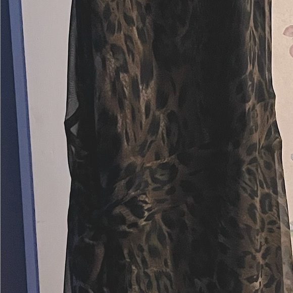 Beautiful lined spaghetti strapped dress for any occasion - Picture 5 of 7